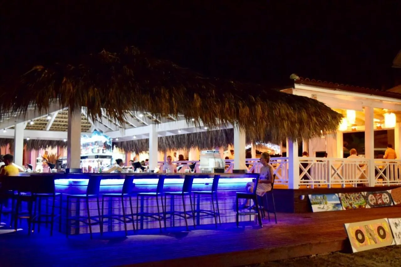 Ocean Front 2Br @Cadaquescaribe Bayahibe Apartment 0*,